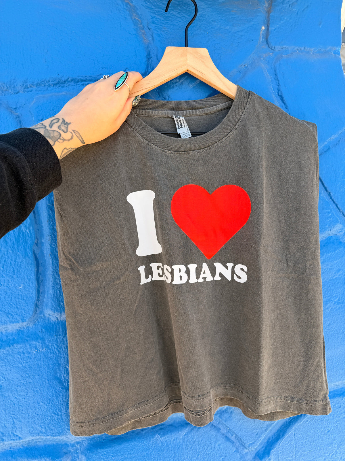 I <3 Lesbians | Muscle Crop